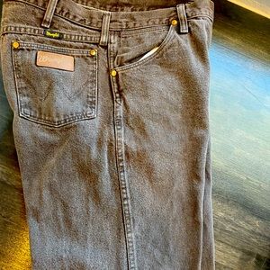 Wrangler Men's Cowboy Cut 35x34 in Chocolate Brown